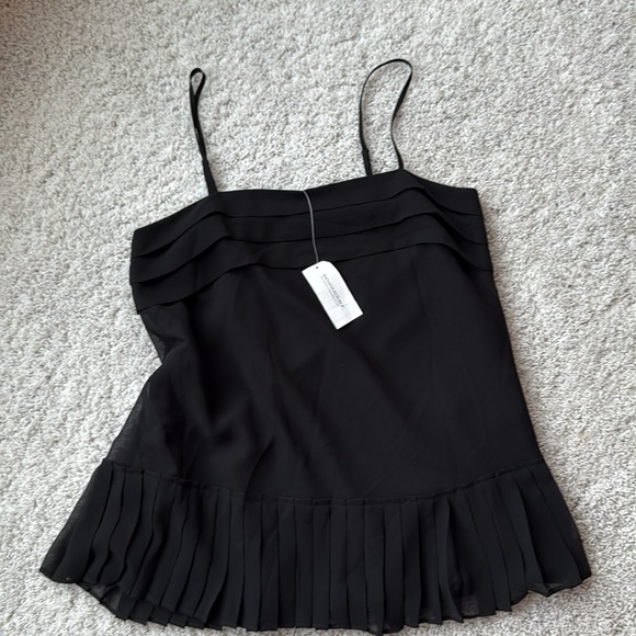 Banana Republic Black Pleated Chiffon Camisole Top Size XS - Picture 2 of 11